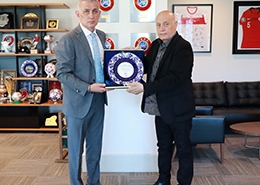 1-lig-kulupler-birligi-lideri-sarialioglundan-lider-haciosmanogluna-ziyaret-T9ueylTc.jpg