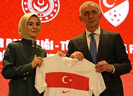 aile-ve-sosyal-hizmetler-bakanligi-ile-tff-arasinda-protokol-imzalandi-lNl48A8g.jpg