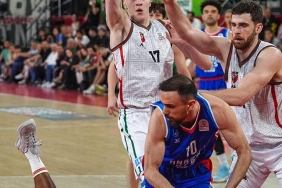 anadolu-efes-erteleme-macinda-farkli-kazandi-ma837pS4.jpg