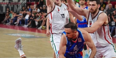 anadolu-efes-erteleme-macinda-farkli-kazandi-ma837pS4.jpg