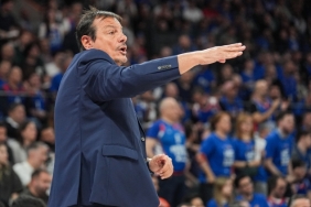 anadolu-efes-tribunleri-ve-ataman-arasinda-gerginlik-Bml7a3JB.jpg