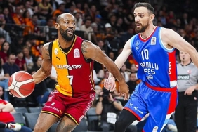anadolu-efesten-galatasaraya-buyuk-fark-anadolu-efes-galatasaray-87-53-9BtLUcCA.jpg