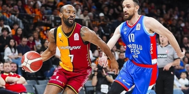 anadolu-efesten-galatasaraya-buyuk-fark-anadolu-efes-galatasaray-87-53-9BtLUcCA.jpg