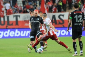 antalyaspor-konyasporun-serisini-bitirdi-LrCyAPuu.jpg