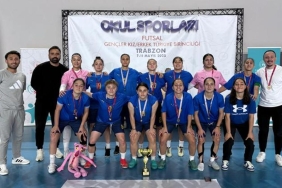 asiye-agaoglu-anadolu-lisesi-kiz-futsal-takimi-dunya-kupasi-yolcusu-R2AMs8H1.jpg