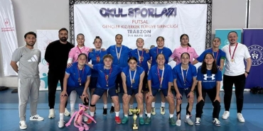 asiye-agaoglu-anadolu-lisesi-kiz-futsal-takimi-dunya-kupasi-yolcusu-R2AMs8H1.jpg