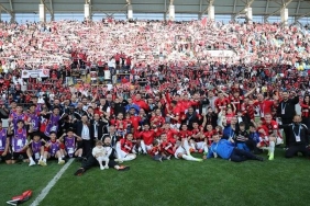 bakan-baktan-genclerbirligine-tebrik-vTZpD5rN.jpg