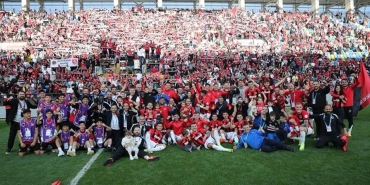 bakan-baktan-genclerbirligine-tebrik-vTZpD5rN.jpg