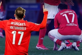 benfica-taraftarlarinin-kerem-akturkoglu-kavgasi-sampiyonluk-gitti-ortam-gerildi-cocugu-suclamak-kolay-5knwslRr.jpg