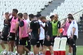 besiktas-hazirliklarini-taraftara-acik-surdurdu-m1Gxc7JC.jpg