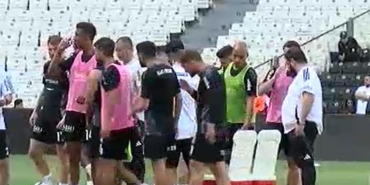 besiktas-hazirliklarini-taraftara-acik-surdurdu-m1Gxc7JC.jpg