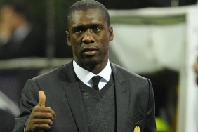 clarence-seedorf-iran-ekibiyle-bir-yillik-sozlesme-imzaladi-d4VKXR1E.jpg