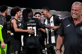 fatih-terimli-al-shabab-evinde-al-ahliyi-devirdi-al-shabab-al-ahli-mac-sonucu-3-1-sga4KUK5.jpg