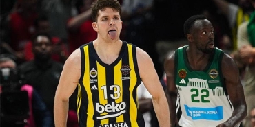 fenerbahce-bekonun-yildizi-tarik-biberovic-gercek-kutlama-pazar-gunu-vQsZc89J.jpg