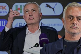 fenerbahce-eyupspor-macinin-ardindan-jose-mourinho-krizi-havaya-attigin-paralarin-uzerinde-olay-sozler-qYj7hJdb.jpg