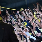 fenerbahce-taraftarlarindan-gol-sonrasi-olay-tepki-ayakta-alkisladilar-ScdbNjIk.jpg