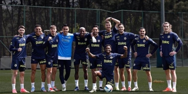 fenerbahcede-ic-transfer-yildiz-futbolcunun-sozlesmesi-uzatildi-pNm1J6ji.jpg