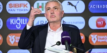 fenerbahcede-jose-mourinho-bilmecesi-buyuyor-cevaplari-sok-etmisti-gelecek-sezonki-yol-haritasi-aM63zPKe.jpg