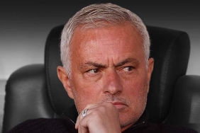fenerbahcede-jose-mourinho-ucak-bileti-bakiyor-on-anlasma-sagladi-bomba-iddia-EuHHHYX8.jpg