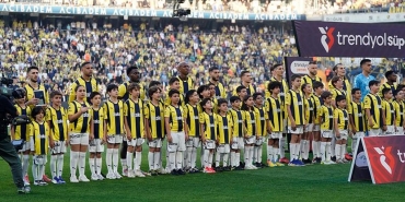 fenerbahcede-yildiz-oyuncu-cezali-duruma-dustu-yogun-itiraz-sonrasi-vjexEcsr.jpg