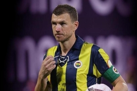 fenerbahceden-ayrilacak-misin-sorusuna-dzekodan-sok-yanit-italyadan-surpriz-talip-VyDMHAOh.jpg