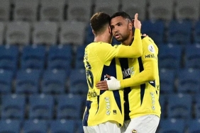 fenerbahcenin-yildizi-youssef-en-nesyri-suskunlugunu-bozdu-9-mac-sonra-aglari-sarsti-Q6GJ2zaS.jpg