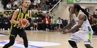 fenerbahceye-deplasmanda-buyuk-sok-21-maclik-seri-sona-erdi-p2QvyOTO.jpg
