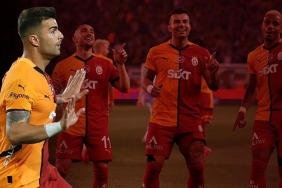 galatasarayda-abdulkerim-bardakci-kilidi-acti-dansini-yapti-trabzonspora-karsi-sahneye-cikti-2Ev1cRI7.jpg