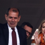 galatasarayda-dursun-ozbek-dedigini-yapti-zirveye-ortak-oldu-eAlSvg36.jpg