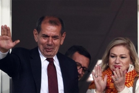 galatasarayda-dursun-ozbek-dedigini-yapti-zirveye-ortak-oldu-eAlSvg36.jpg
