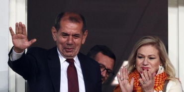 galatasarayda-dursun-ozbek-dedigini-yapti-zirveye-ortak-oldu-eAlSvg36.jpg