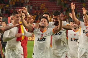 galatasarayda-mertensten-duygusal-veda-gelecegi-hakkinda-konustu-insanlara-da-guvenmek-lazim-Kz6kZ1vt.jpg