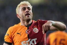 galatasarayda-yildiz-oyuncu-baris-alper-yilmaz-sahada-onu-hissediyoruz-R4MRKRCw.jpg