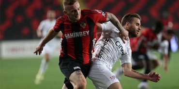 gaziantep-fk-ustunlugunu-koruyamadi-nefes-kesen-macta-kazanan-cikmadi-gaziantep-fk-kasimpasa-wG2BLLrf.jpg