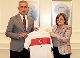 gaziantep-tff-baskani-haciosmanogluna-fahri-hemserilik-payesi-verdi-nYQrGhud.jpg
