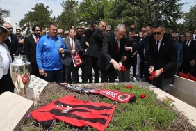 genclerbirliginden-ilhan-cavcavin-mezarina-ziyaret-nCWjuT3K.jpg