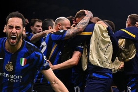 hakan-calhanoglu-rekor-kirdi-inter-finale-yukseldi-inter-barcelona-mac-sonucu-4-3-LvARNjOx.jpg