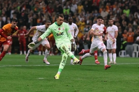 kemerburgaza-bir-heykel-dikilecekse-onun-heykeli-olurdu-galatasarayin-25-sampiyonluk-zaferinin-ardindan-acikladi-gozyaslarian-14V32QiR.jpg