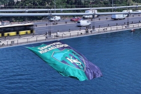 kocaelisporun-bayragi-istanbul-bogazina-asildi-SxKEQQZM.jpg