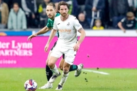 liverpool-ve-gallerin-eski-yildizi-joe-allen-futbolu-birakiyor-OQ6wEtn1.jpg