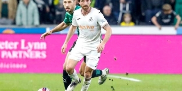 liverpool-ve-gallerin-eski-yildizi-joe-allen-futbolu-birakiyor-OQ6wEtn1.jpg