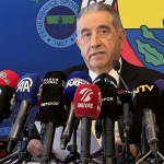 mahmut-uslu-fenerbahcede-kongre-icin-imzasini-verdi-efr7ZdPX.jpg