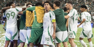 merih-demiralin-formasini-giydigi-al-ahli-asya-sampiyonlar-ligini-kazandi-lfVBfbEG.jpg