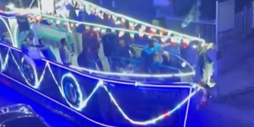 napoli-sampiyon-oldu-taraftarlar-karadan-gemi-yuruttu-UeWR28LS.jpg