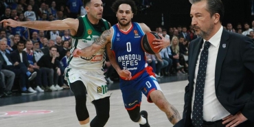 ozet-anadolu-efes-panathinaikos-mac-sonucu-85-82-seri-2-2ye-geldi-q6TMP8Am.jpg