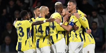 ozet-fenerbahce-3-puani-4-golle-aldi-basaksehir-fenerbahce-maci-sonucu-1-4-aULGTaeO.jpg
