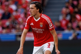 real-madridin-sol-bek-tercihi-carreras-MBp7PKgt.jpg