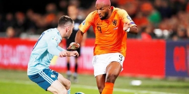 ryan-babel-futbol-sahalarina-geri-dondu-jdzzM67Y.webp