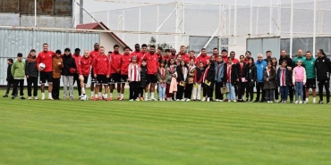 sivasspor-antrenmanina-ziyaret-zRxG35ZL.jpg