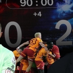 trabzonspor-galatasaray-macini-spor-yazarlari-degerlendirdi-galatasarayli-yildiza-ovgu-tam-bir-cevher-lFCqtt2v.jpg